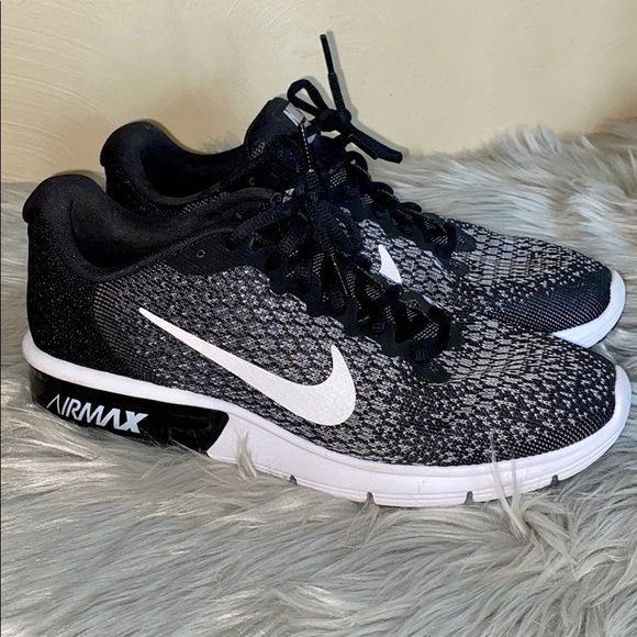 nike air max sequent 2 black and white